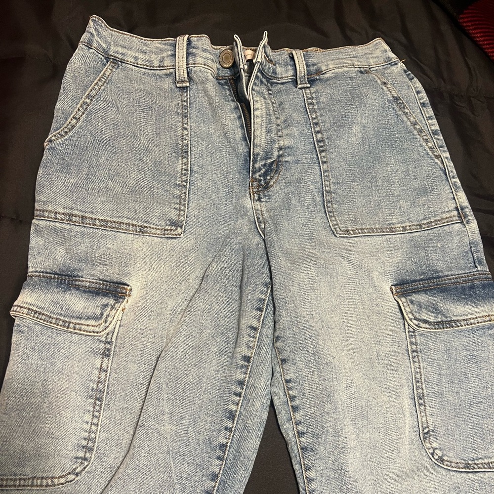 SO Women's Blue High Rise Cargo Jogger Jeans (Size 28W or Junior’s SO Size 7)